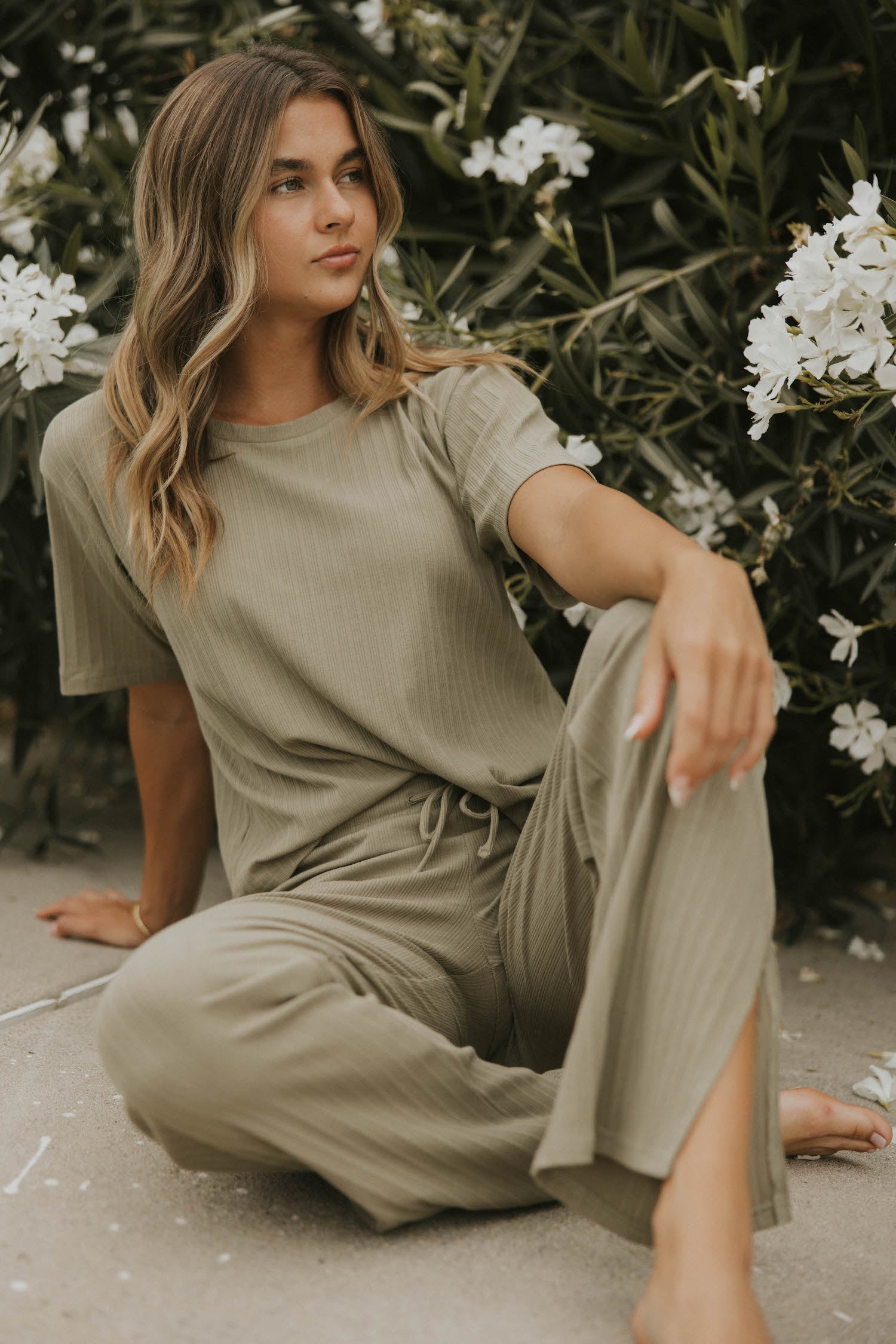 Drawstring waistband casual lounge pant for women.